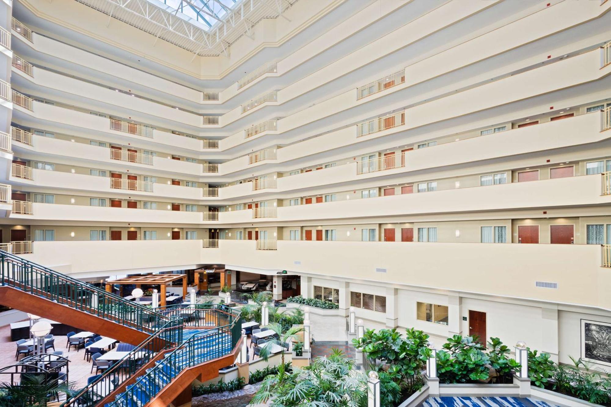 Embassy Suites By Hilton Tampa Usf Near Busch Gardens Екстер'єр фото